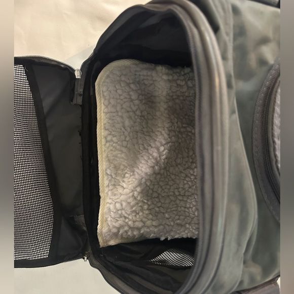NIB!! Travel Pet Carrier, Airline Approved & Guaranteed On Board - Gray, Medium - Picture 13 of 16
